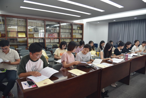 翻看资料图_调整大小.JPG