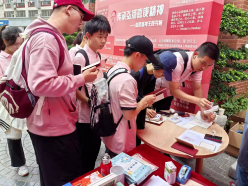 “弘扬传承嘉庚精神”主题书展2_调整大小.png