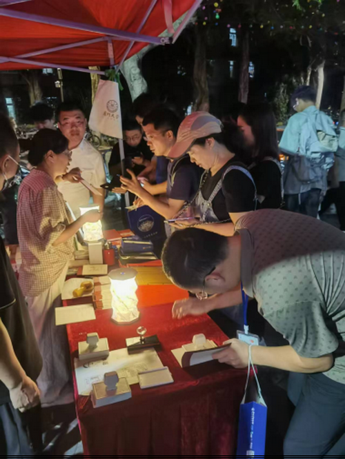 “弘扬传承嘉庚精神”主题书展3_调整大小.png
